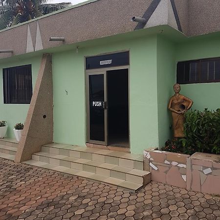 Ideas Hotel Sunyani Esterno foto